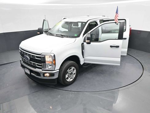 Used 2025 Ford F250 XLT image 42