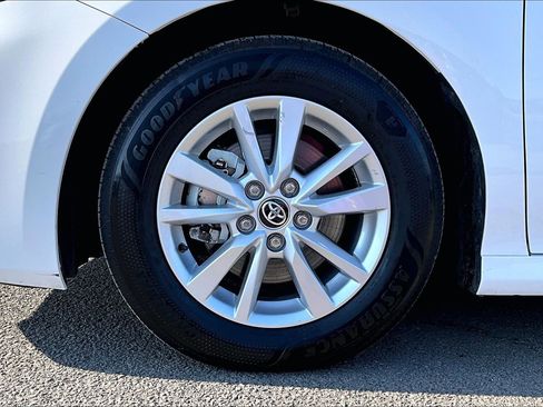 Used 2025 Toyota Camry LE image 9