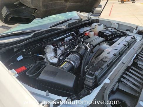 Used 2025 Chevrolet Silverado 2500 LT AWD/4WD image 40
