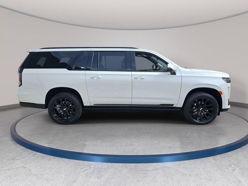 Used 2024 Cadillac Escalade ESV Sport Platinum w/ LPO, ONYX Package AWD/4WD image 5