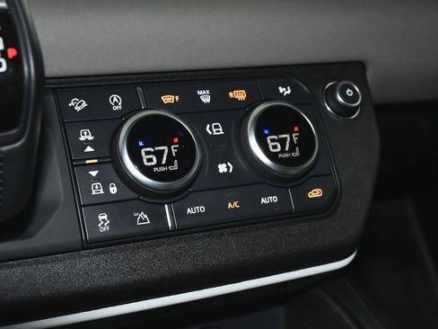 Used 2021 Land Rover Defender 110 X-Dynamic SE image 31