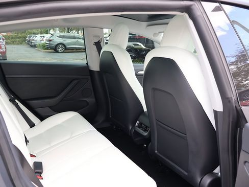 Used 2022 Tesla Model 3 image 35