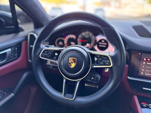 Used 2022 Porsche Cayenne GTS AWD/4WD image 22