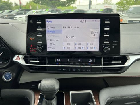Used 2021 Toyota Sienna LE FWD image 18