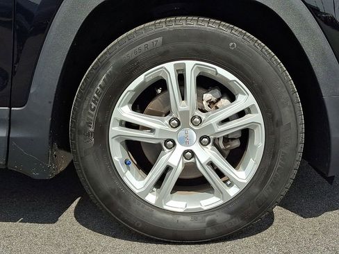 Used 2022 GMC Terrain SLE w/ Driver Convenience Package FWD image 8