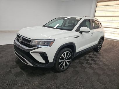 Used 2023 Volkswagen Taos SE w/ Panoramic Sunroof Package