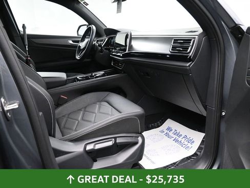 Used 2024 Volkswagen Atlas Cross Sport SE image 22