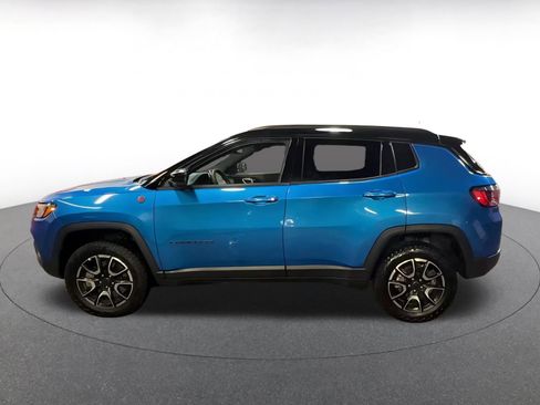Used 2025 Jeep Compass Trailhawk image 9