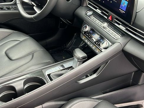 Used 2024 Hyundai Elantra Limited image 15