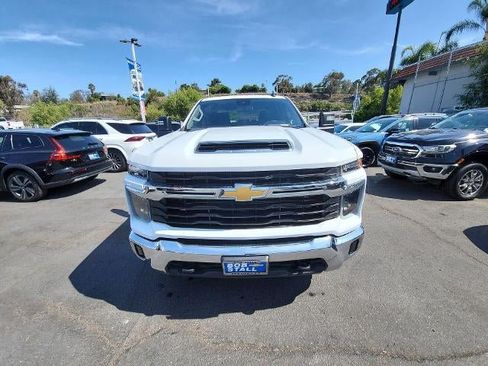 Used 2025 Chevrolet Silverado 2500 LT w/ Convenience Package AWD/4WD image 3