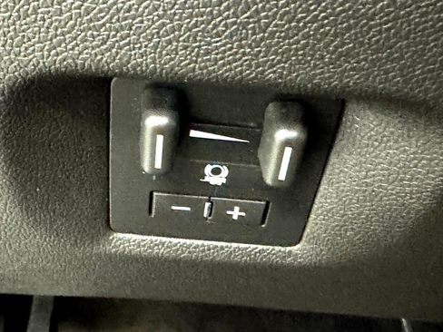 Used 2013 GMC Sierra 2500 SLT w/ SLT Convenience Package image 17