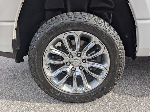 Used 2023 RAM 1500 Laramie AWD/4WD image 12