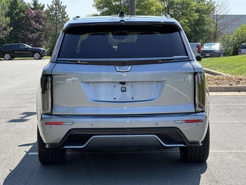 Certified 2026 Cadillac Vistiq Platinum w/ LPO, Floor Liner Package AWD/4WD image 24