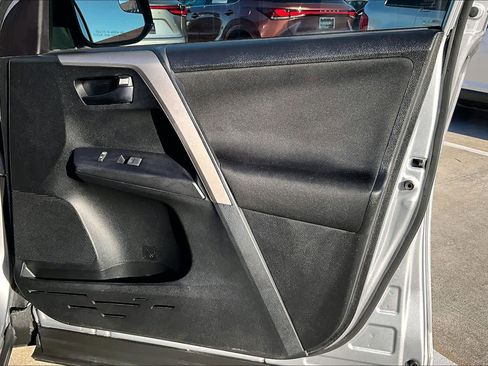 Used 2017 Toyota RAV4 LE image 22