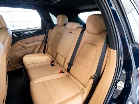 Used 2021 Porsche Cayenne image 46