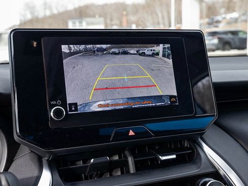 Used 2024 Toyota Venza LE image 20