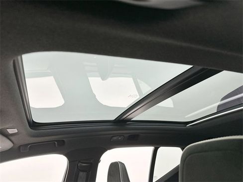 Used 2021 Volvo XC40 T5 R-Design w/ Advanced Package image 22