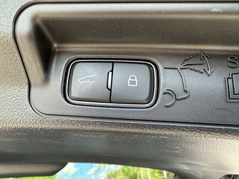 Used 2022 Ford Explorer Limited w/ Equipment Group 301A AWD/4WD image 20