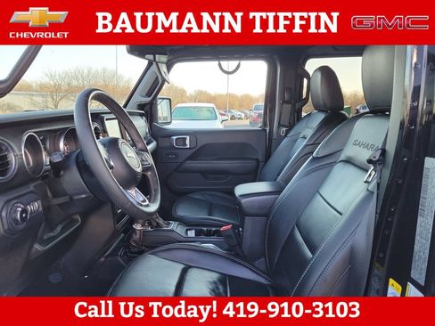 Used 2018 Jeep Wrangler Unlimited Sahara AWD/4WD image 16