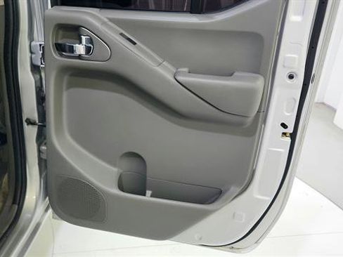 Used 2014 Nissan Frontier SV RWD image 24