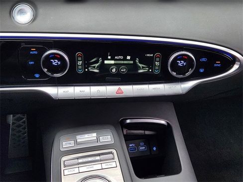 Used 2025 Genesis GV70 3.5T Sport w/ Sport Advanced Package image 15