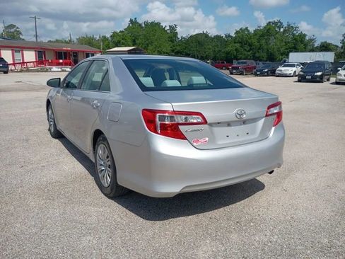 Used 2014 Toyota Camry LE w/ Fleet Convenience Package image 3