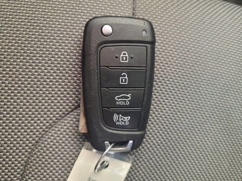 Used 2024 Hyundai Elantra SE FWD image 32