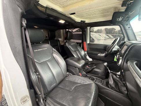 Used 2015 Jeep Wrangler Unlimited Rubicon AWD/4WD image 26