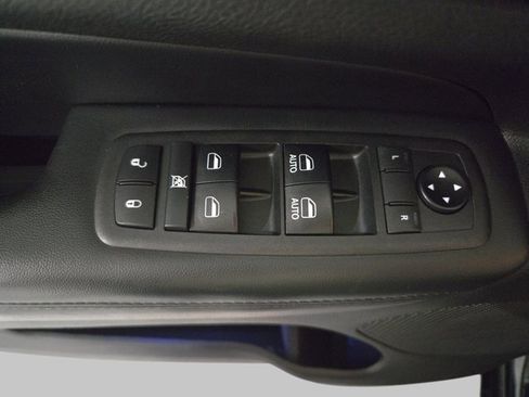 Used 2018 Jeep Grand Cherokee Altitude image 32