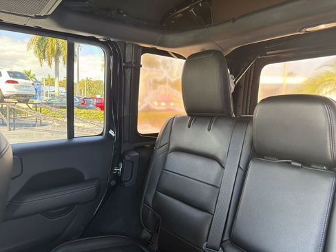 Used 2019 Jeep Wrangler Unlimited Sahara image 13