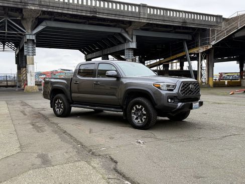 Used 2020 Toyota Tacoma TRD Off-Road w/ Blackout Package image 12
