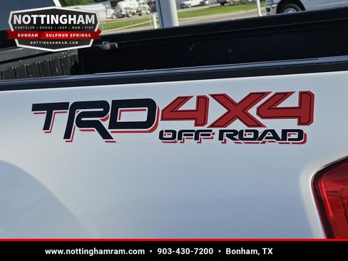 Used 2017 Toyota Tacoma TRD Off-Road w/ Tow Package AWD/4WD image 8