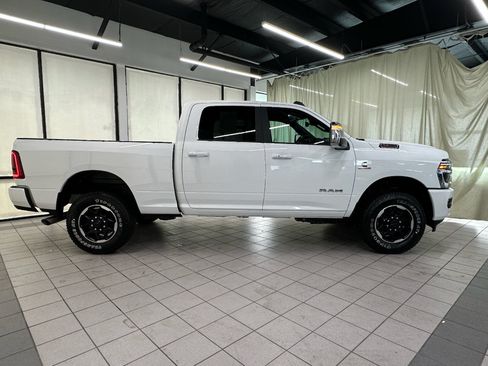 Used 2026 RAM 2500 Laramie AWD/4WD image 2