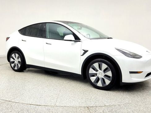 Used 2023 Tesla Model Y Long Range image 3