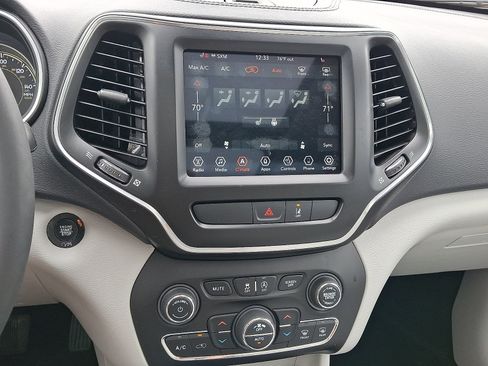 Used 2022 Jeep Cherokee Latitude Lux w/ Sun & Sound Group AWD/4WD image 16
