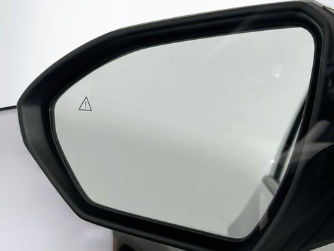 Used 2025 Hyundai Tucson Limited FWD image 16