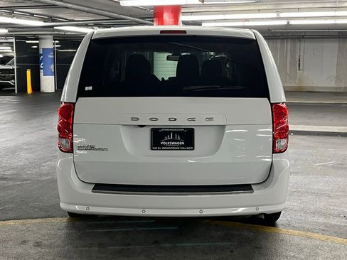 Used 2020 Dodge Grand Caravan SE w/ Rear Park Assist Package FWD image 27