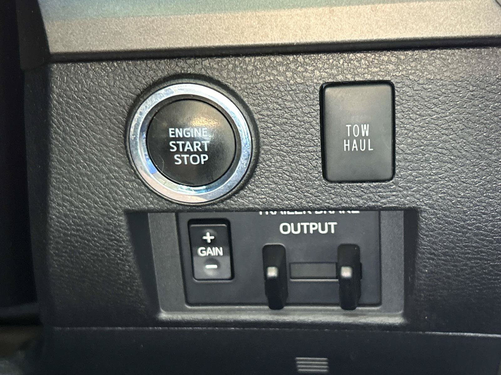 Used 2020 Toyota Tundra SR5 w/ TRD Off-Road Package AWD/4WD image 34