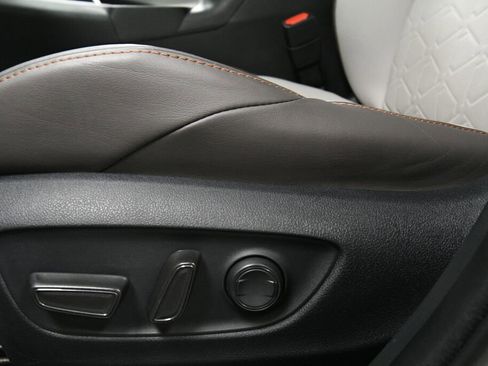 Used 2026 Toyota Corolla Cross L AWD/4WD image 11