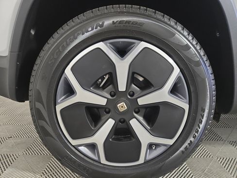 Used 2024 Rivian R1S Adventure AWD/4WD image 12