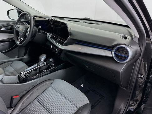 Used 2025 Chevrolet Trax LT w/ LT Convenience Package image 34