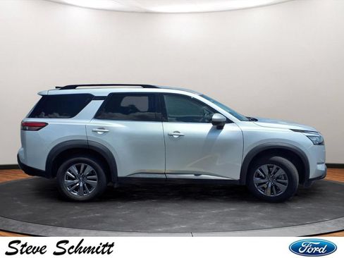 Used 2024 Nissan Pathfinder SV FWD image 26