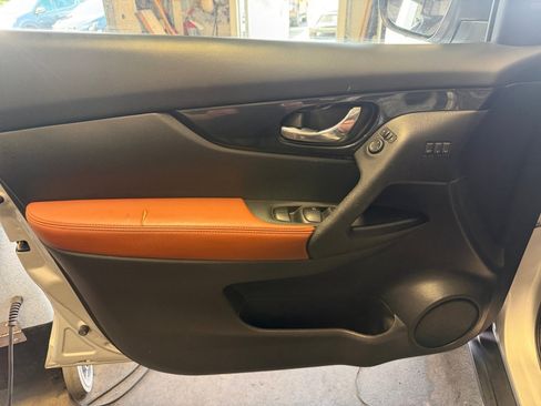 Used 2019 Nissan Rogue SL w/ Premium Package AWD/4WD image 36