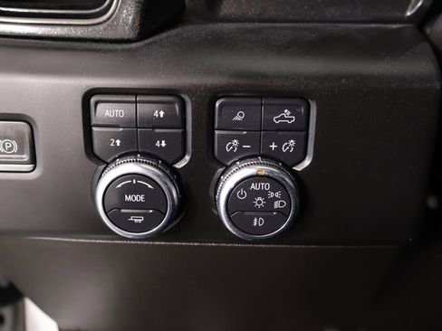 Used 2022 GMC Sierra 1500 AT4 w/ AT4 Preferred Package AWD/4WD image 9