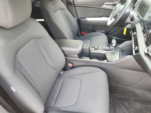 Certified 2025 Kia Sportage LX FWD image 12