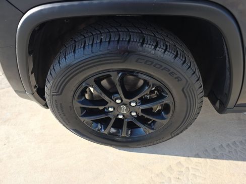Used 2016 Jeep Grand Cherokee Limited RWD image 5