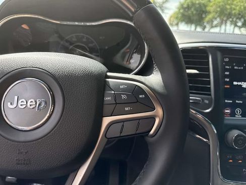 Used 2018 Jeep Grand Cherokee Overland RWD image 33