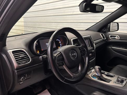Used 2018 Jeep Grand Cherokee Limited AWD/4WD image 12