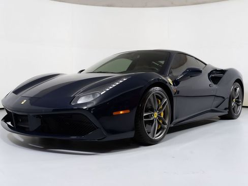 Used 2017 Ferrari 488 GTB RWD image 12