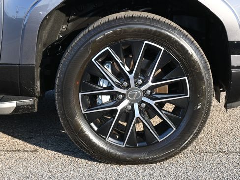 Used 2025 Lexus GX 550 w/ Cold Area Package image 14